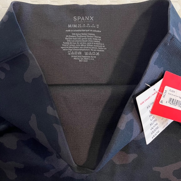 NWT SPANX Look At Me Now Seamless Black Camo High Rise Leggings Size Medium - Picture 11 of 15